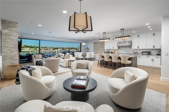 Detail Gallery Image 6 of 63 For 704 via Lido Nord, Newport Beach,  CA 92663 - 4 Beds | 4/1 Baths