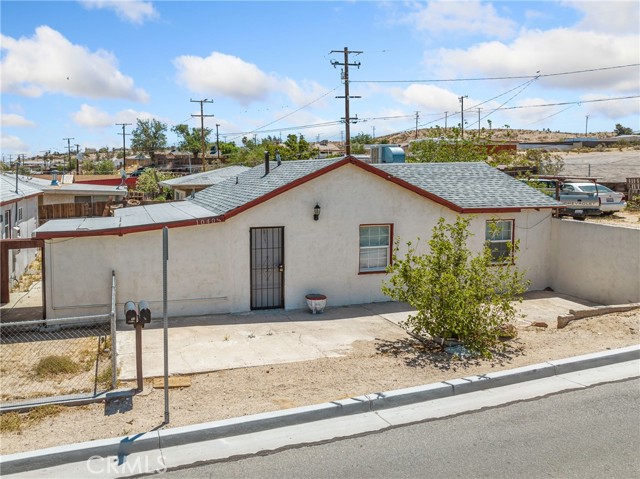 1040 Flora Street, Barstow CA: https://media.crmls.org/medias/a4063871-e7b7-4015-835d-cfe1e9bac5ff.jpg
