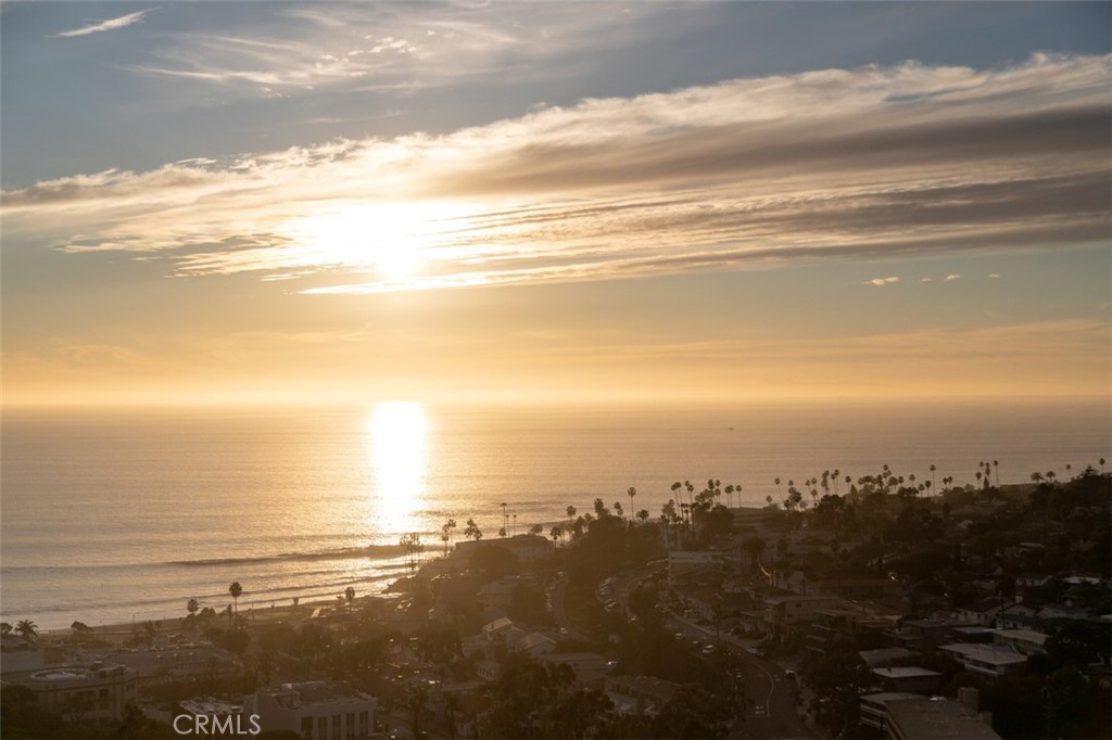 https://media.crmls.org/medias/a4077f6b-181b-4053-ba25-98193334d8c7.jpg?preset=X-Large