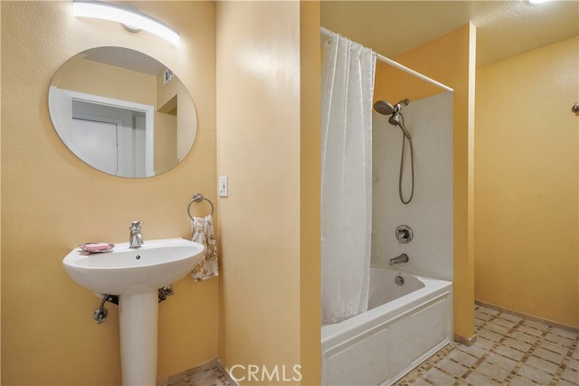 Detail Gallery Image 26 of 31 For 2486 Pleasant Way #B,  Thousand Oaks,  CA 91362 - 2 Beds | 1 Baths