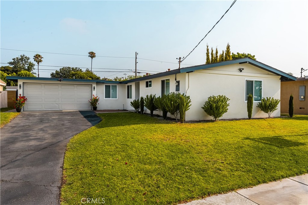 2025 W Dogwood Avenue