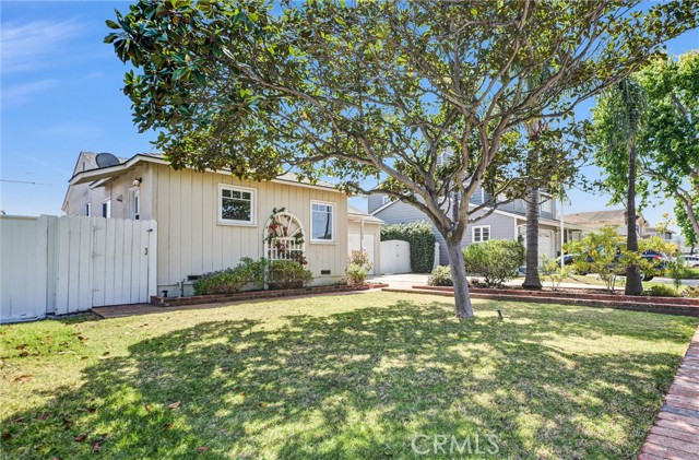 Detail Gallery Image 3 of 28 For 22228 Warmside, Torrance,  CA 90505 - 3 Beds | 1 Baths