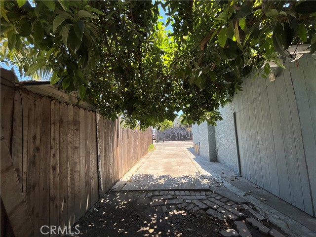 1248 Rolland Curtis Place, Los Angeles CA: https://media.crmls.org/medias/a4088cb3-bec5-46ed-8ac0-0ffa3bceb436.jpg