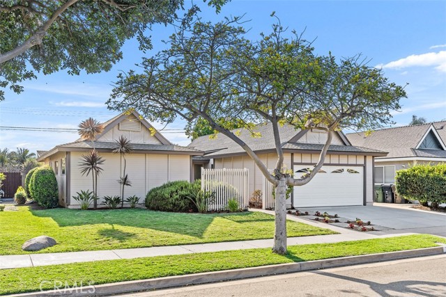 Detail Gallery Image 2 of 28 For 15921 Dundalk Ln, Huntington Beach,  CA 92647 - 4 Beds | 2 Baths