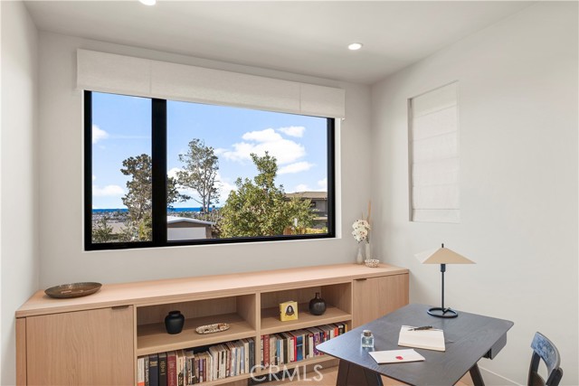 Detail Gallery Image 27 of 40 For 2212 Cliff Dr, Newport Beach,  CA 92663 - 5 Beds | 5/1 Baths