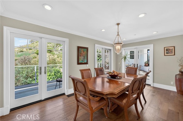 Detail Gallery Image 12 of 74 For 405 Blumont St, Laguna Beach,  CA 92651 - 5 Beds | 6/1 Baths