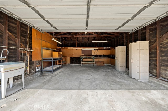 2871 Adriatic Avenue, Long Beach CA: https://media.crmls.org/medias/a40a77dc-31cd-411b-8b8b-c180afae5ba5.jpg