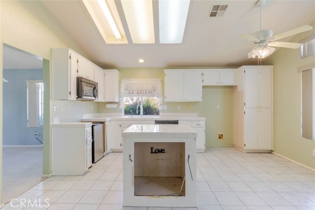 Detail Gallery Image 15 of 42 For 39764 Milan Dr, Palmdale,  CA 93551 - 4 Beds | 2 Baths