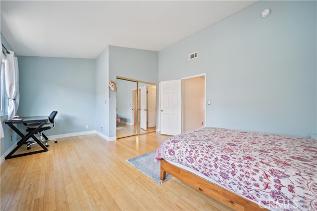 Detail Gallery Image 25 of 47 For 19950 Sherman Way Unit a a,  Winnetka,  CA 91306 - 3 Beds | 4 Baths