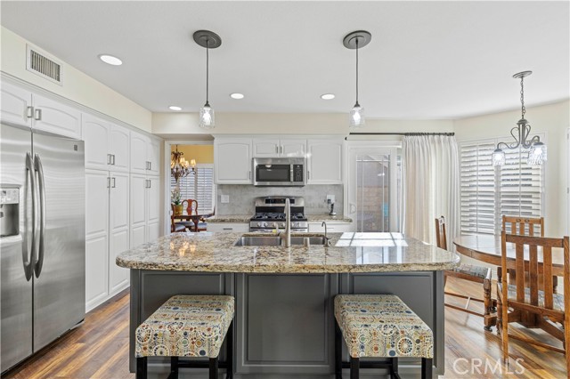 Detail Gallery Image 16 of 49 For 26061 Charonne Ct, Valencia,  CA 91355 - 4 Beds | 3 Baths