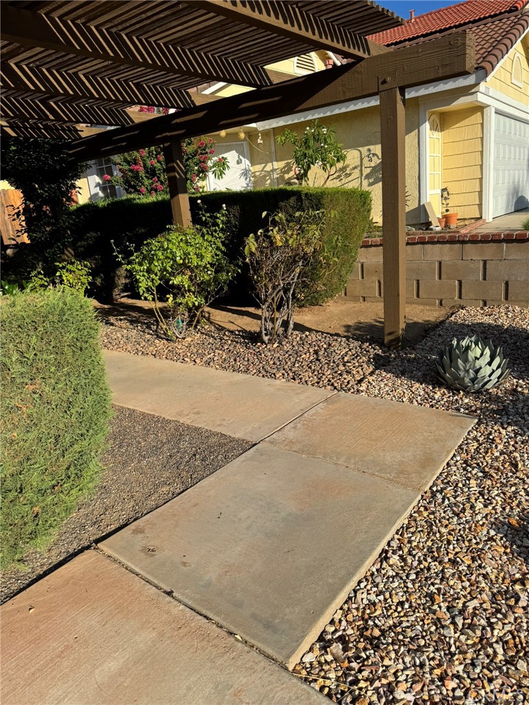 https://media.crmls.org/medias/a40b673a-50c5-4bb5-812b-77bfad94170e.jpg?preset=X-Large