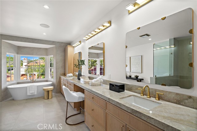 48 Belcourt Drive, Newport Beach CA: https://media.crmls.org/medias/a40c0bdd-04e9-4cc6-9121-37d824270249.jpg