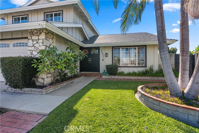 20571 Reef Lane, Huntington Beach CA: https://media.crmls.org/medias/a40c0c6e-4cc7-461d-8a04-89b6d15cf035.jpg
