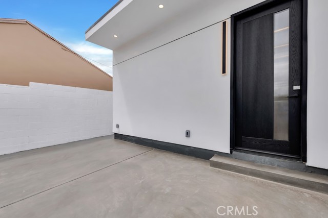 Detail Gallery Image 2 of 22 For 16514 San Fernando Mission Blvd, Granada Hills,  CA 91344 - 3 Beds | 2/1 Baths