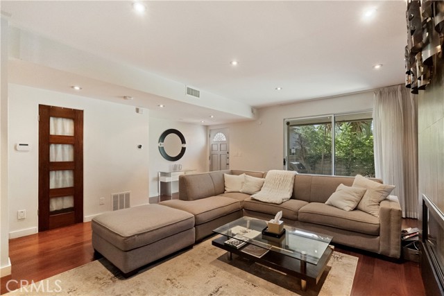 Detail Gallery Image 3 of 40 For 13231 Fiji Way #H,  Marina Del Rey,  CA 90292 - 3 Beds | 2/1 Baths