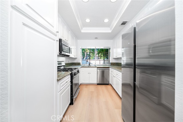 Detail Gallery Image 4 of 35 For 3 Almador, Irvine,  CA 92614 - 2 Beds | 2/1 Baths