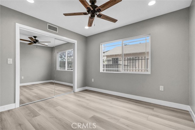 2321 Locust Avenue, Long Beach CA: https://media.crmls.org/medias/a40d4cd9-f2e6-443f-ab6e-5c42090f120a.jpg