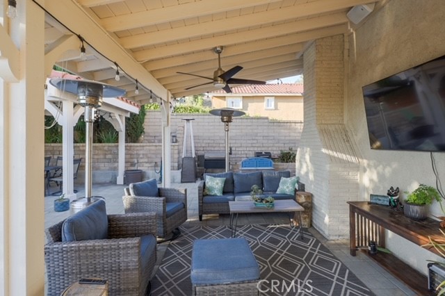 Detail Gallery Image 31 of 39 For 28375 Patricia Hill, Canyon Country,  CA 91387 - 5 Beds | 2/1 Baths