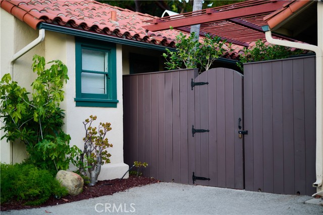 Detail Gallery Image 5 of 26 For 103 E Micheltorena St, Santa Barbara,  CA 93101 - 7 Beds | –/3 Baths