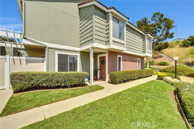 Detail Gallery Image 1 of 39 For 930 Golden Springs Dr #B,  Diamond Bar,  CA 91765 - 3 Beds | 2/1 Baths