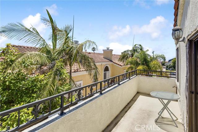 220 Helberta Avenue, Redondo Beach, California 90277, 4 Bedrooms Bedrooms, ,3 BathroomsBathrooms,Residential,Sold,Helberta,PV16158367