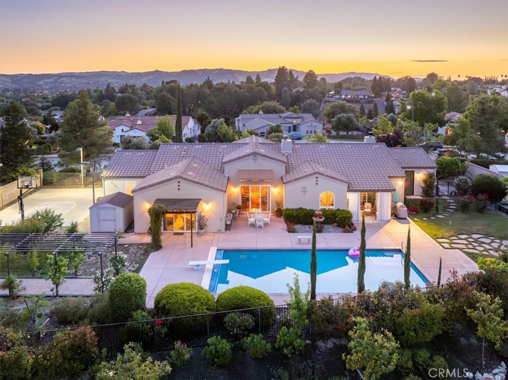 833 Hacienda Circle