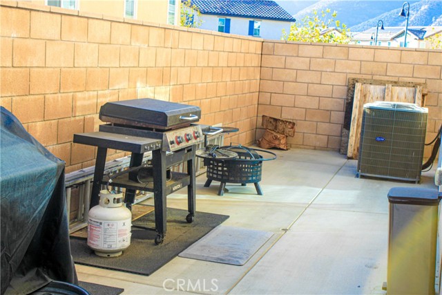 Detail Gallery Image 23 of 34 For 16281 Castello Ln #2,  Fontana,  CA 92336 - 3 Beds | 2/1 Baths