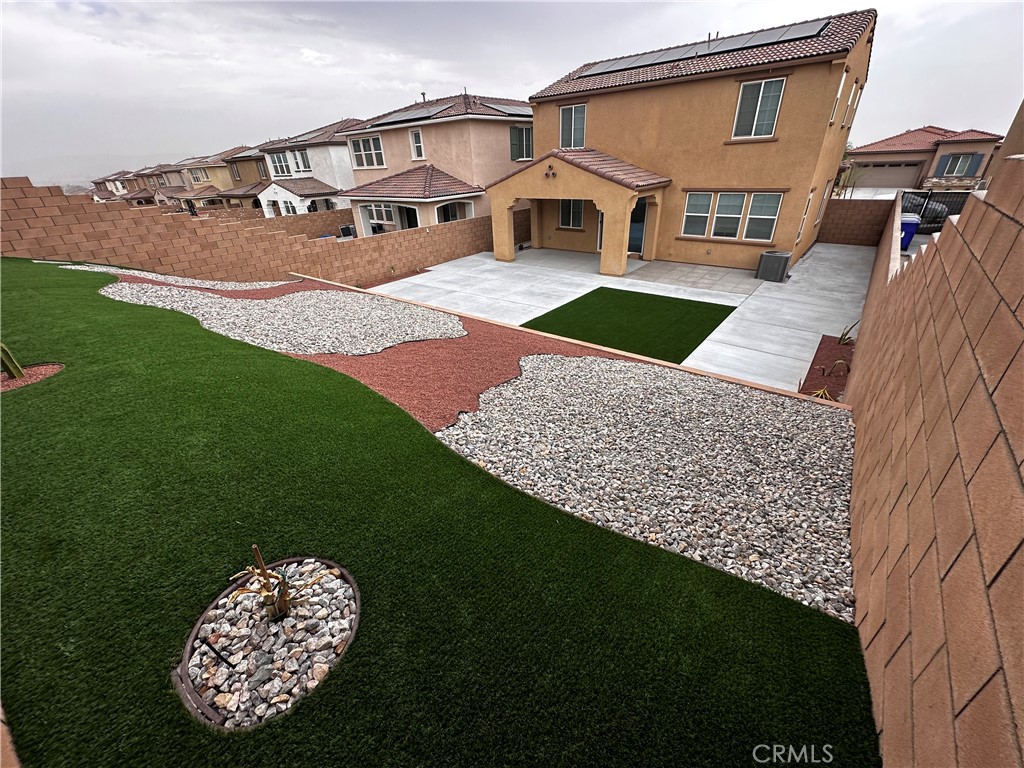 https://media.crmls.org/medias/a40f192e-c907-42b0-b3b6-6830ad592f34.jpg?preset=X-Large
