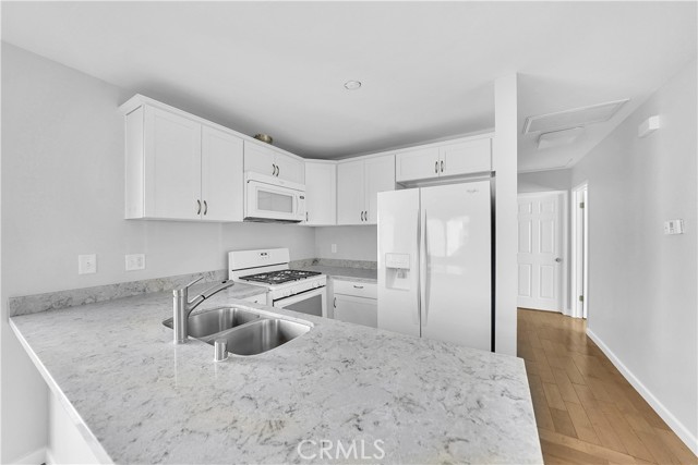 27551 Brookside Lane, San Juan Capistrano CA: https://media.crmls.org/medias/a40f6724-dd63-4f56-94ce-e77638775409.jpg