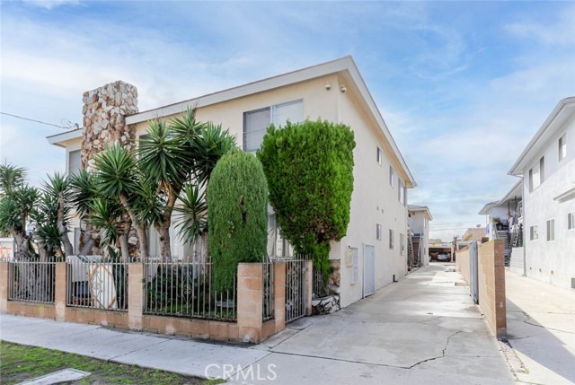 Detail Gallery Image 3 of 20 For 4012 W 133rd St #8,  Hawthorne,  CA 90250 - 3 Beds | 2 Baths