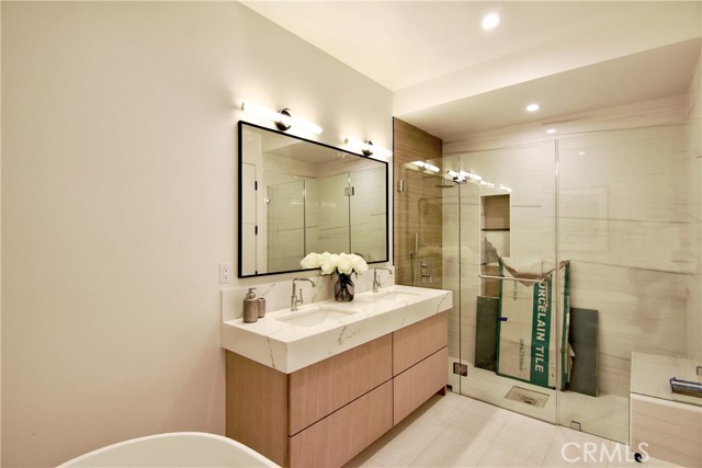 Detail Gallery Image 15 of 18 For 189 S Allen Ave #1,  Pasadena,  CA 91106 - 4 Beds | 3/1 Baths