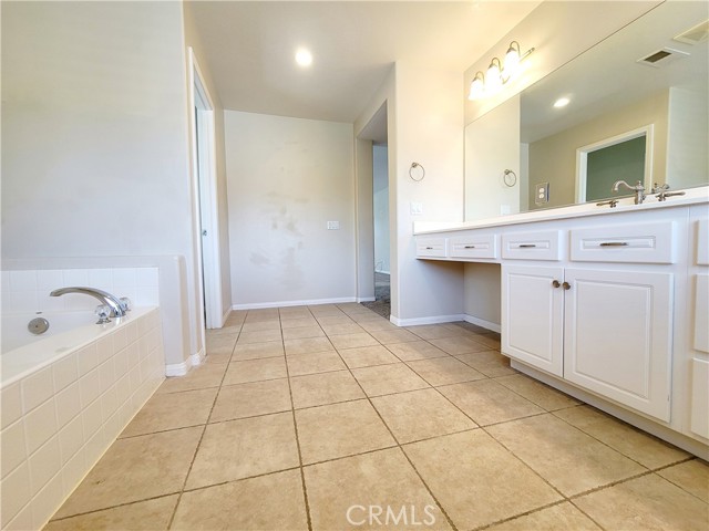 Detail Gallery Image 11 of 23 For 11223 Evergreen Loop, Corona,  CA 92883 - 4 Beds | 3/1 Baths