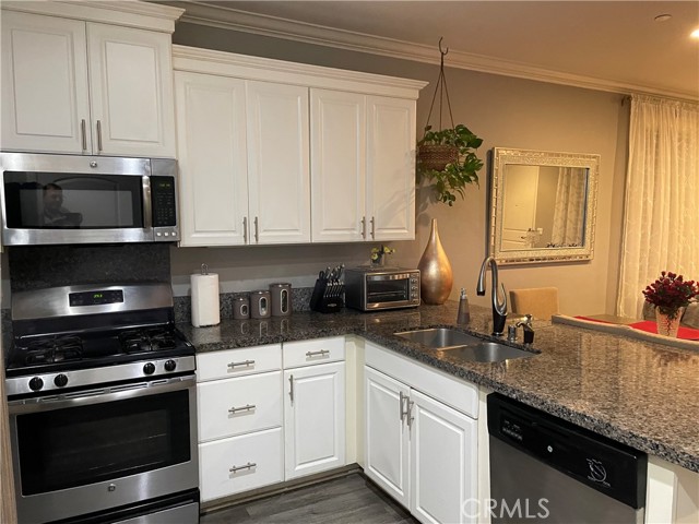 186 Rose Arch, Irvine CA: https://media.crmls.org/medias/a4149415-62f0-430d-ad12-6425b6f3fa05.jpg