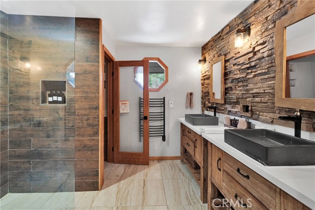 825 Grass Valley Road, Lake Arrowhead CA: https://media.crmls.org/medias/a414d505-f9d5-4232-a4cf-d078cceb123a.jpg