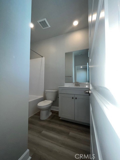 7256 Highwater Dr, Huntington Beach CA: https://media.crmls.org/medias/a4156608-0571-4dd9-8ad6-f60a481e4e32.jpg