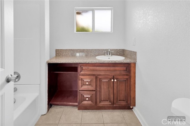 8732 Pico Avenue, Hesperia CA: https://media.crmls.org/medias/a4161e75-b227-43fc-b98e-13165141c670.jpg