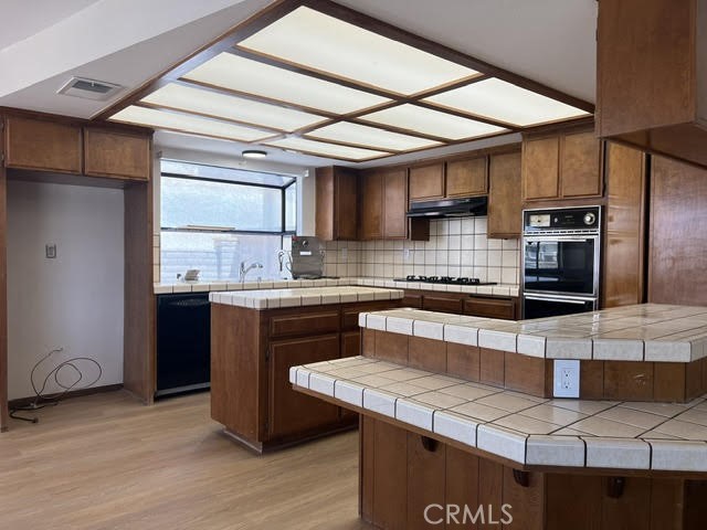 https://media.crmls.org/medias/a416ce77-d97b-46fe-beb0-ec4f4b9b4456.jpg?preset=X-Large