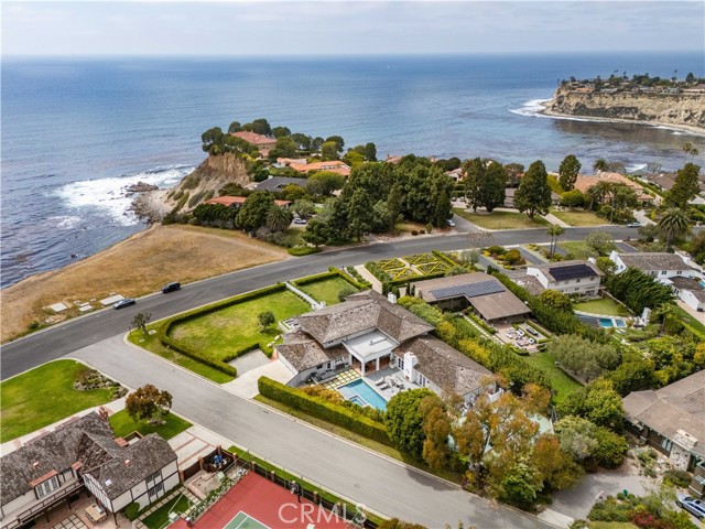 2736 Paseo Del Mar, Palos Verdes Estates CA: https://media.crmls.org/medias/a41799b8-dc0a-4b73-8ecc-91a615bf55a7.jpg