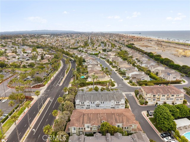 6281 Pacific Pointe Drive, Huntington Beach CA: https://media.crmls.org/medias/a418ec3e-5dd7-4461-b011-a33498d1ed50.jpg
