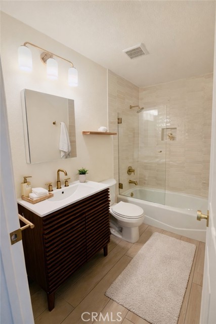 Detail Gallery Image 16 of 22 For 48 Baycrest Ct, Newport Beach,  CA 92660 - 2 Beds | 2 Baths