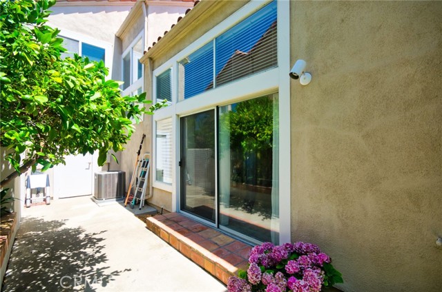 19 Las Cruces, Irvine CA: https://media.crmls.org/medias/a41a310d-9e95-4777-9350-85d683c9323d.jpg