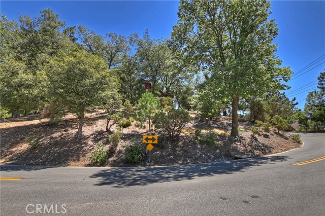 Detail Gallery Image 8 of 18 For 27588 Matterhorn Dr, Lake Arrowhead,  CA 92352 - – Beds | – Baths