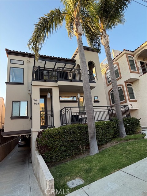703 11th Street, Hermosa Beach, California 90254, 4 Bedrooms Bedrooms, 0 ,3 BathroomsBathrooms,Residential,For Sale,11th Street,0,SB26167676