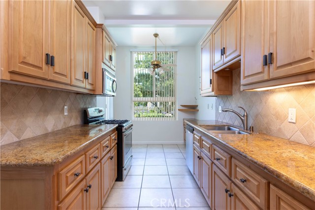 Detail Gallery Image 14 of 25 For 958 Palo Verde Ave, Long Beach,  CA 90815 - 3 Beds | 2/1 Baths