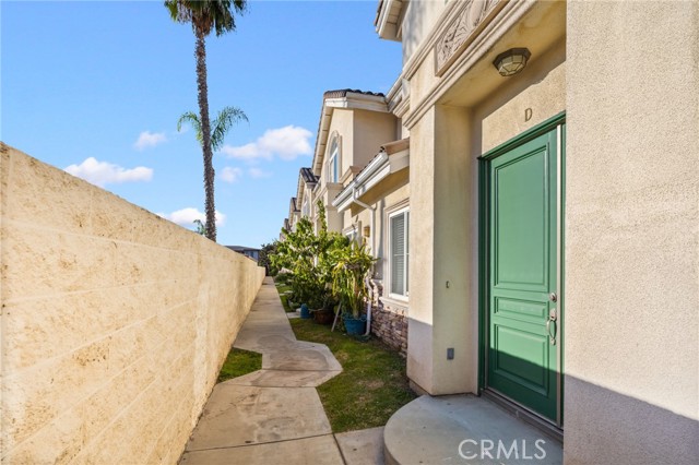 Detail Gallery Image 2 of 36 For 841 S Greenwood #D,  Montebello,  CA 90640 - 3 Beds | 3 Baths