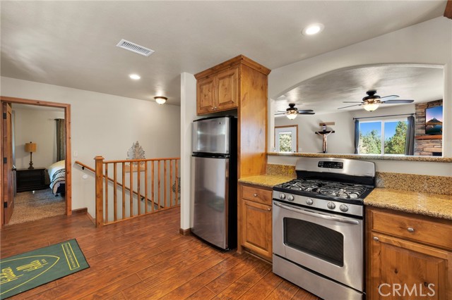 Detail Gallery Image 9 of 30 For 28679 Shenandoah Dr, Lake Arrowhead,  CA 92352 - 3 Beds | 2 Baths