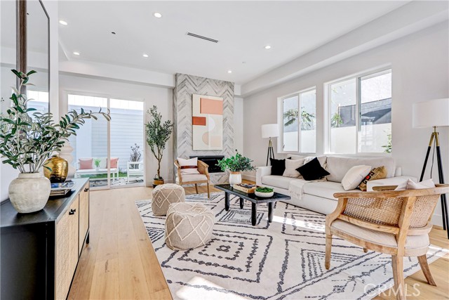 High ceilings and natural light High ceilings and natural light