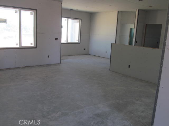 Detail Gallery Image 7 of 20 For 15772 Jasmine Ave, Victorville,  CA 92395 - 4 Beds | 3 Baths