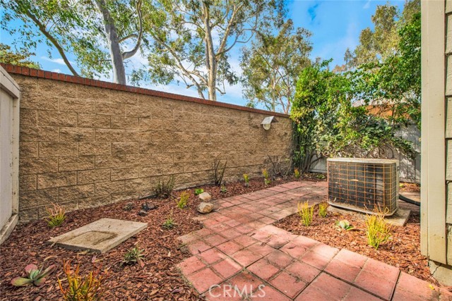 Detail Gallery Image 11 of 28 For 2186 Avocado Dr, Tustin,  CA 92782 - 2 Beds | 2/1 Baths