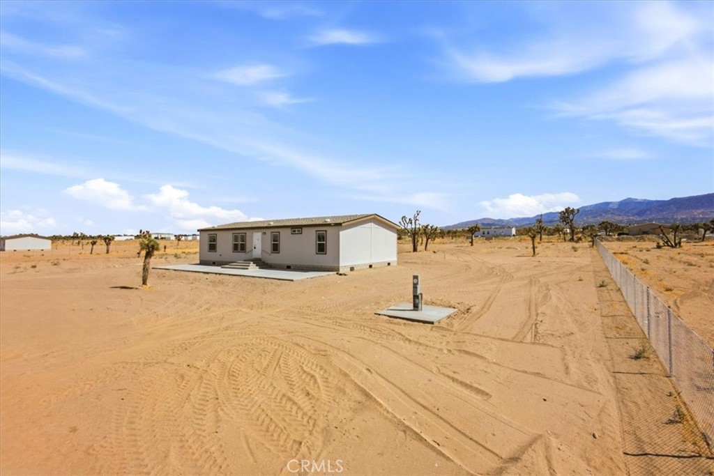https://media.crmls.org/medias/a420f582-b451-471b-8df7-6b5b309d2c3a.jpg?preset=X-Large
